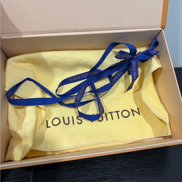 Louis Vuitton Epi Electric Pochette Sobie
Clutch Bag Noir - Picture 6 of 16